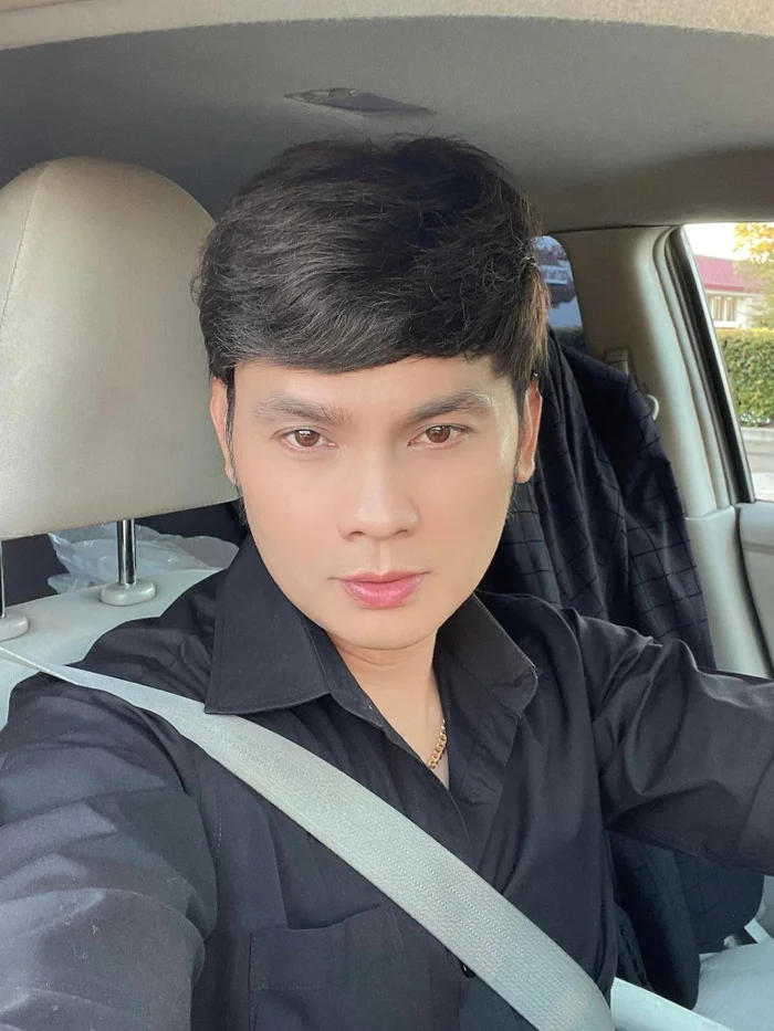 Riêng với con trai đầu, nhiều năm qua, anh chưa từng được gặp lại.