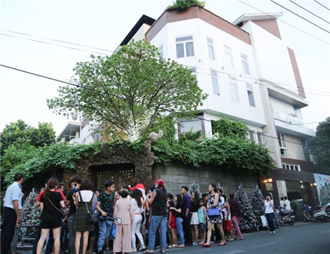 Biệt thự của Đàm Vĩnh Hưng bên ngoài