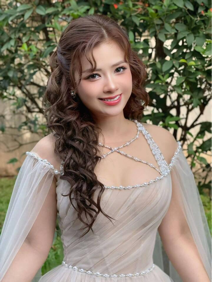 Dương Hoàng Yến làm giảng viên thanh nhạc