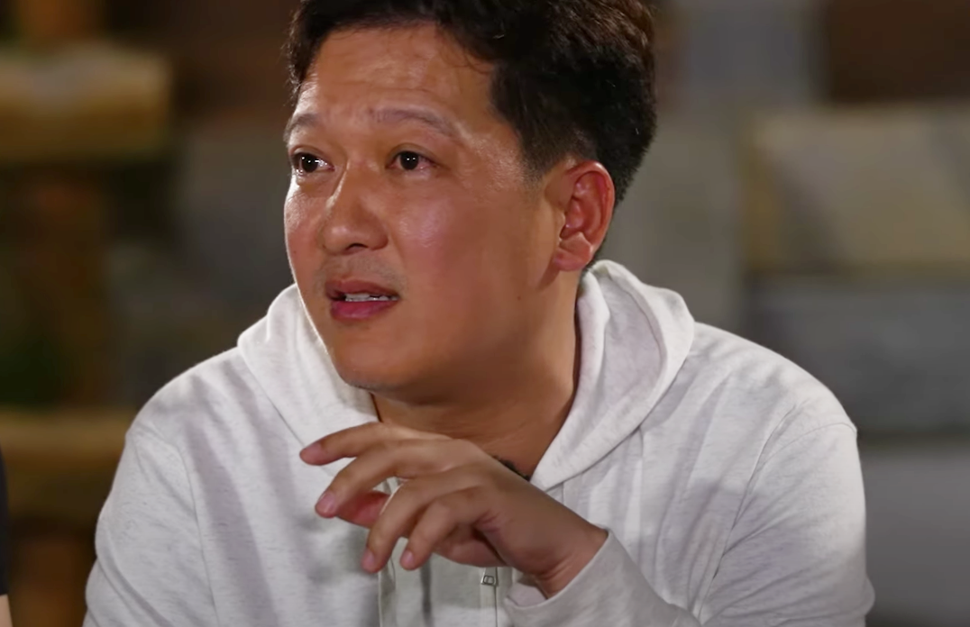 Trường Giang bị soi thái độ khó chịu