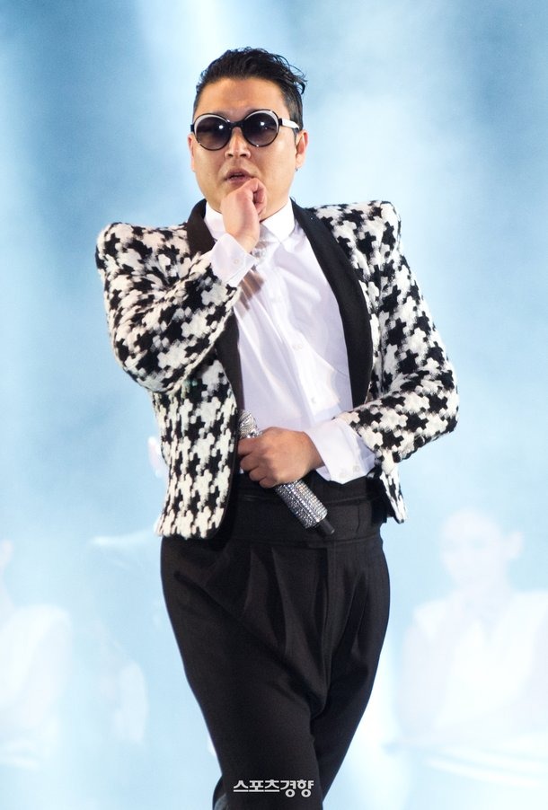 PSY và vị bác sĩ điều trị phủ nhận việc kê nhận toa thuốc bất hợp pháp