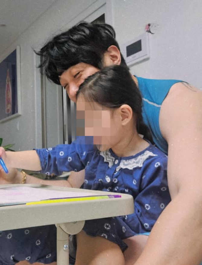 Ảnh con gái KCM được công khai