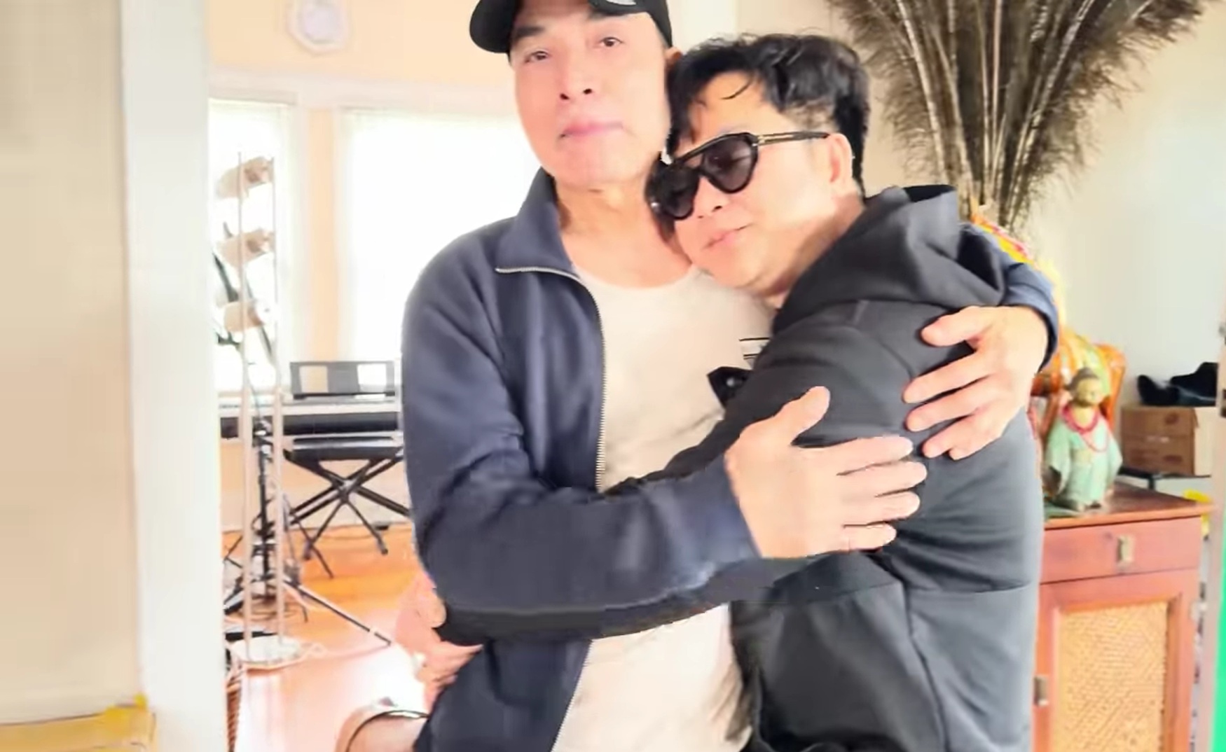 Tuấn Cảnh và Quách Tuấn Du Tuấn Cảnh cùng Quách Tuấn Du trong buổi gặp mặt bạn bè