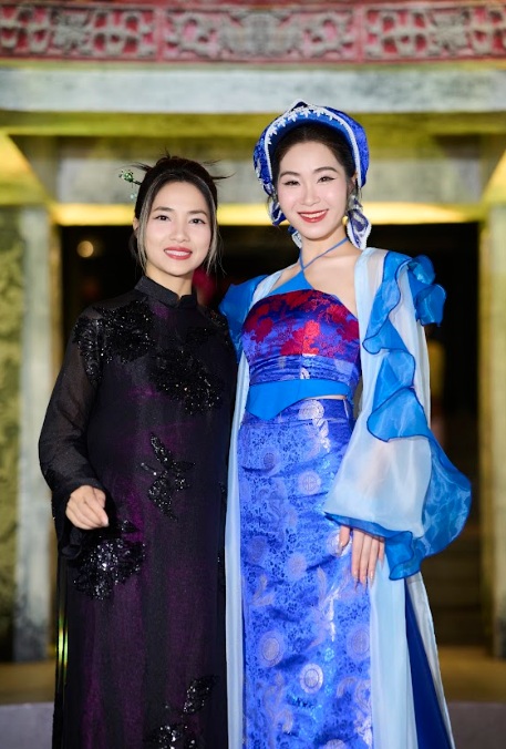 NTK Quyên Nguyễn bên cạnh ca sĩ Hà Myo