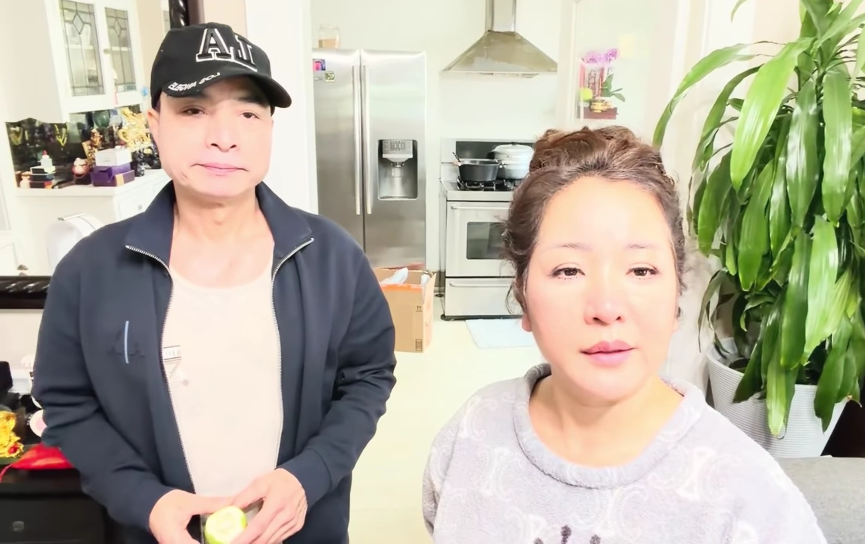 Tuấn Cảnh và Thúy Nga Ca sĩ Tuấn Cảnh cùng danh hài Thúy Nga trong buổi gặp mặt