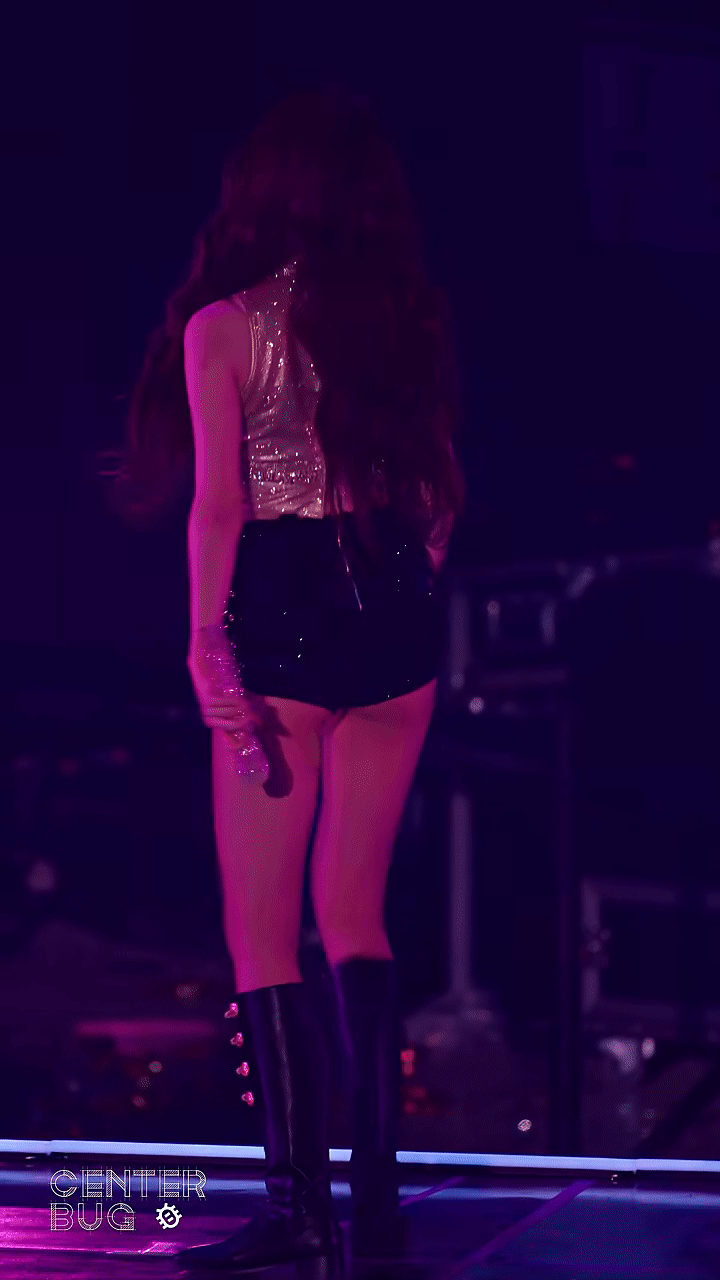 Sống đủ lâu để thấy công chúa Kpop hở vòng 3- Ảnh 2. Trang phục ngắn của Jang Wonyoung