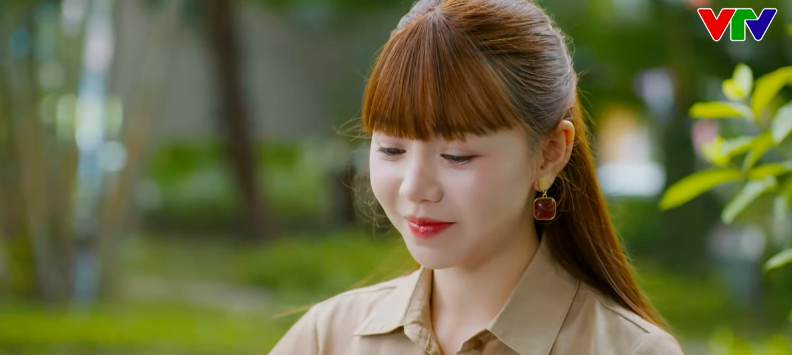 Bình luận của cư dân mạng về trang phục của nữ chính