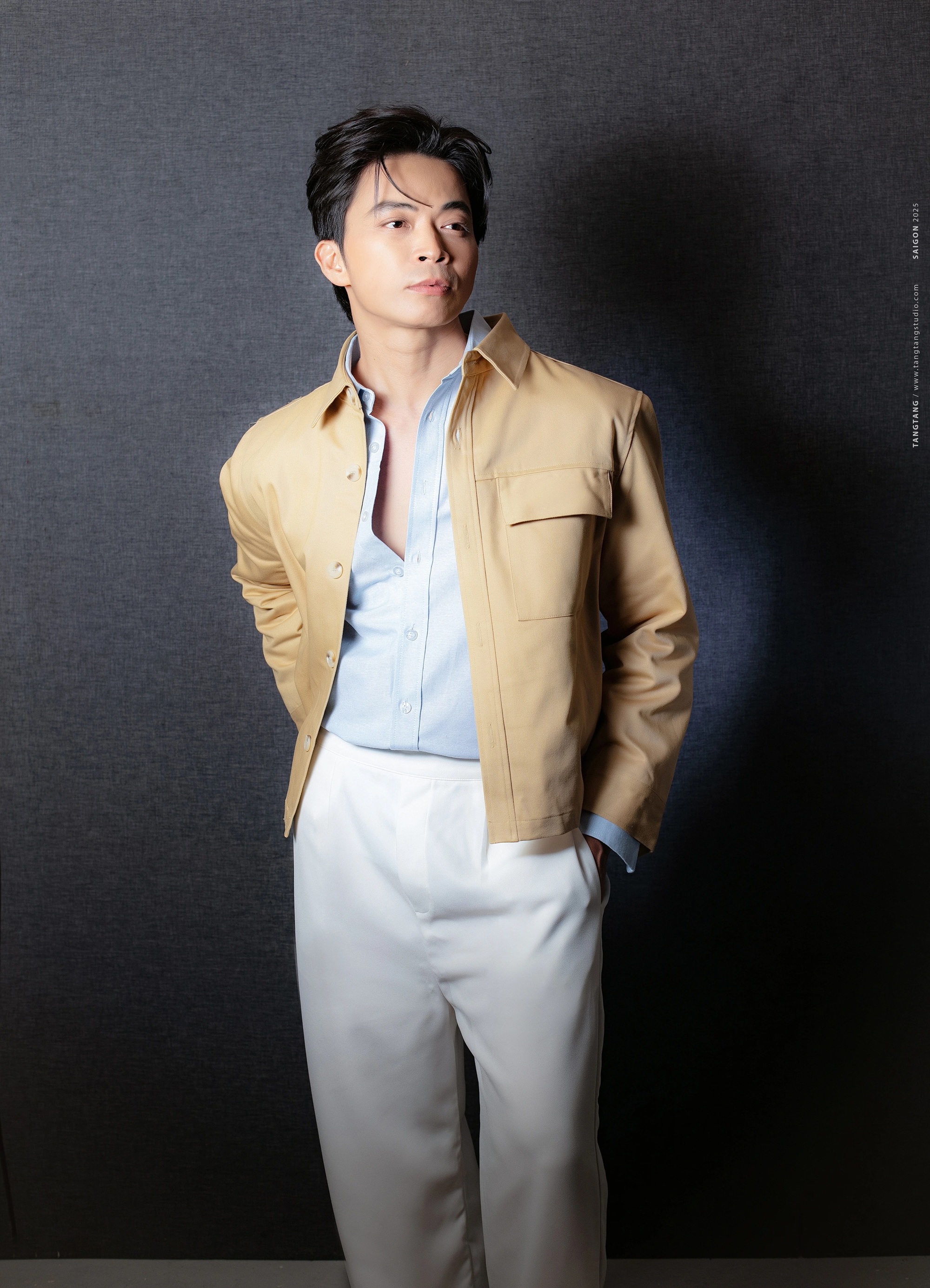 Chân dung nam ca sĩ dám bán vé đắt ngang Mỹ Tâm, Hà Anh Tuấn- Ảnh 4. Phong cách biểu diễn của Lân Nhã