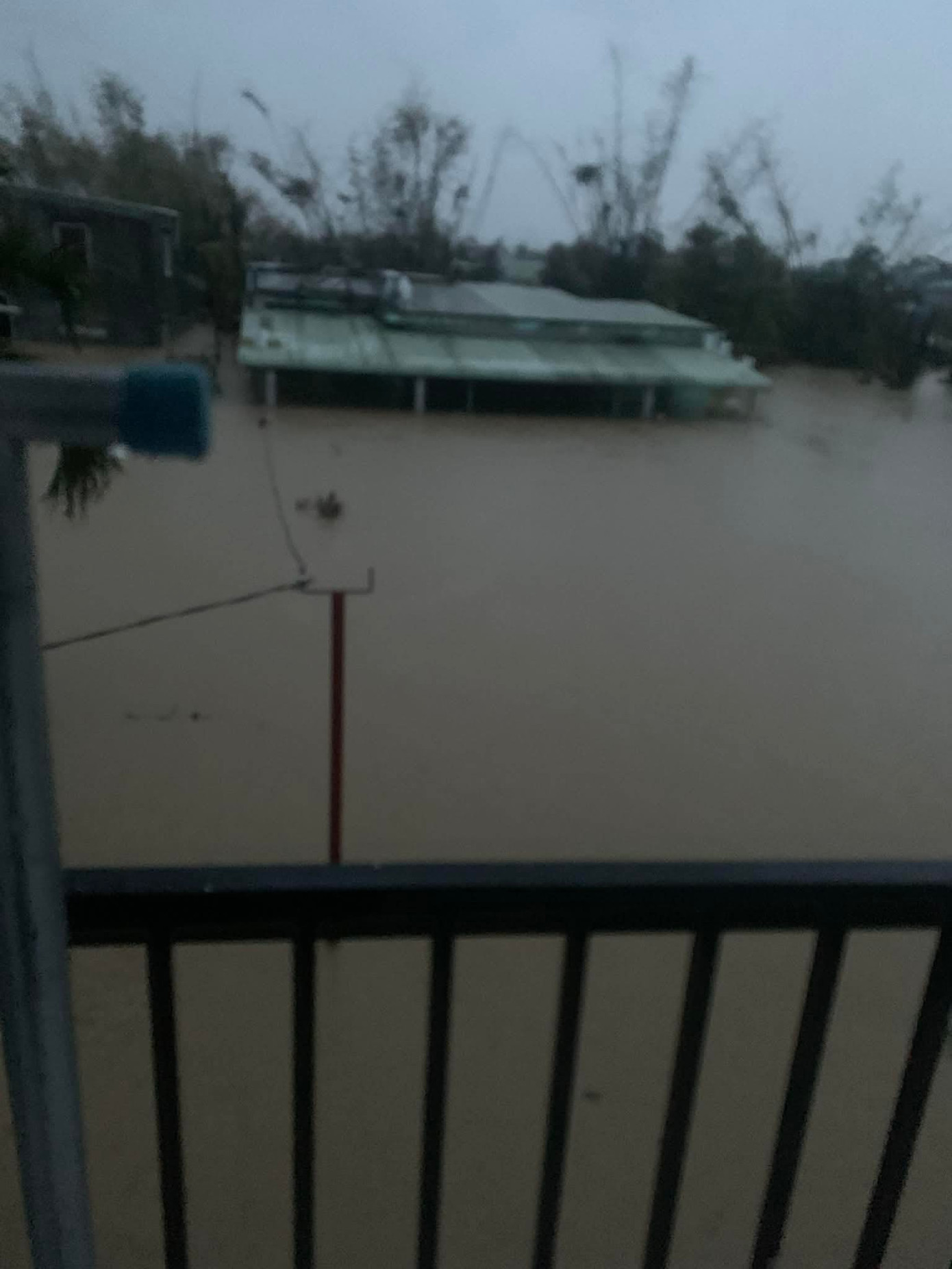 Hình ảnh cảnh mưa lũ tại phường Quy Nhơn Bắc