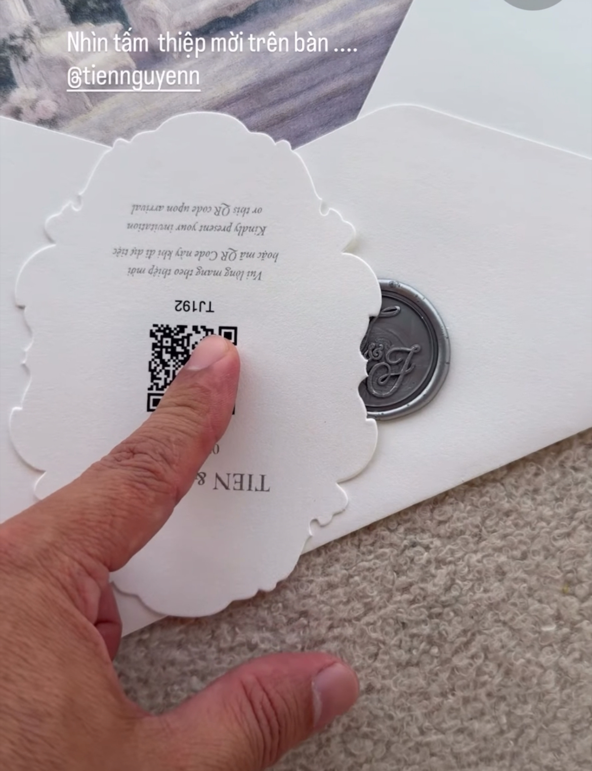 Khách mời phải mang tấm thiệp có QR code đến để tham dự