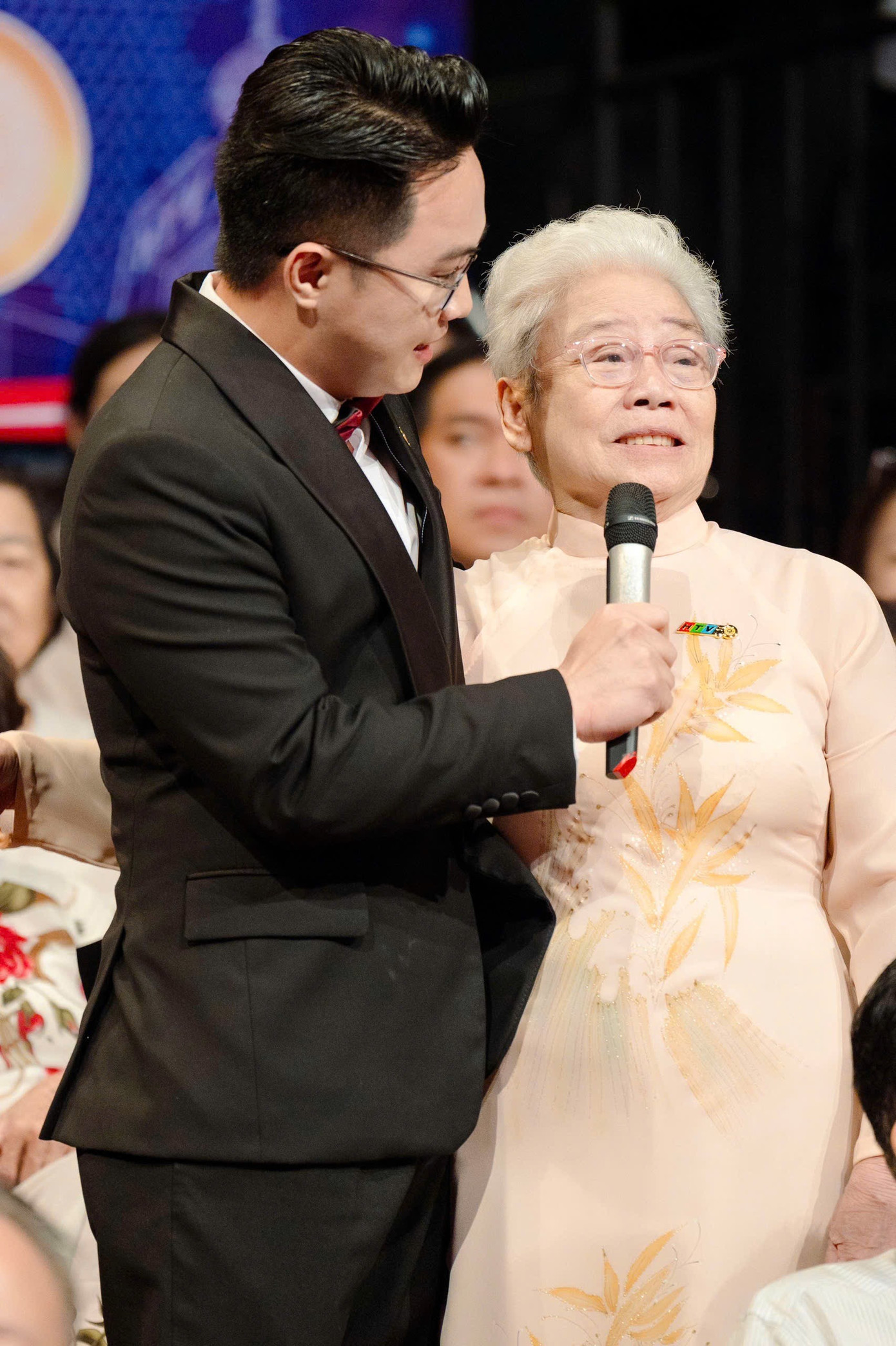 Hình ảnh phát thanh viên Hồ Mỹ Hạnh trên màn ảnh nhỏ