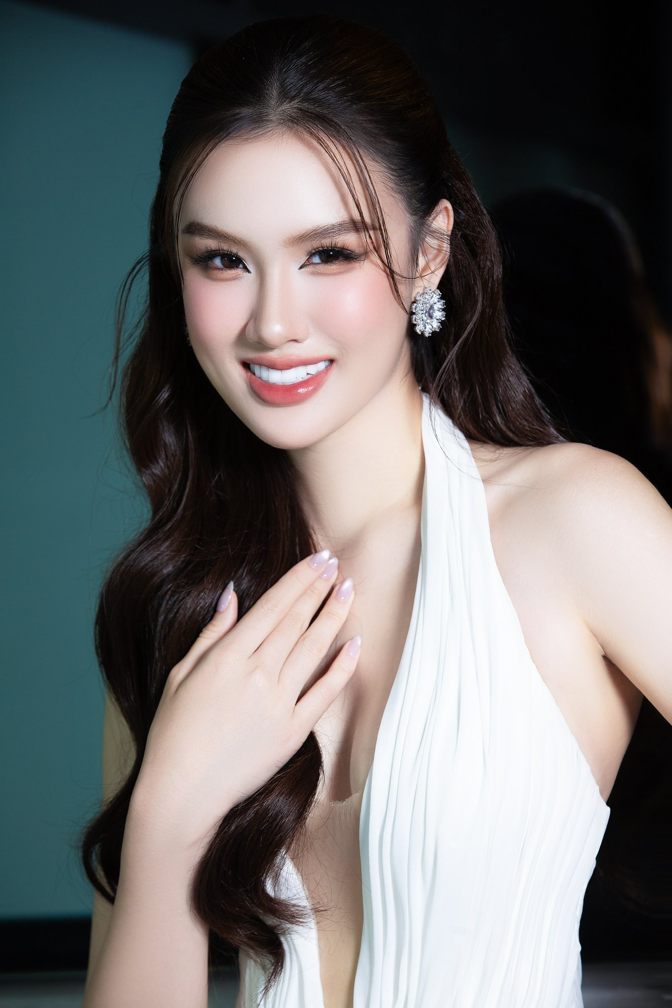 Á hậu Miss Earth Water tham gia chiến dịch môi trường