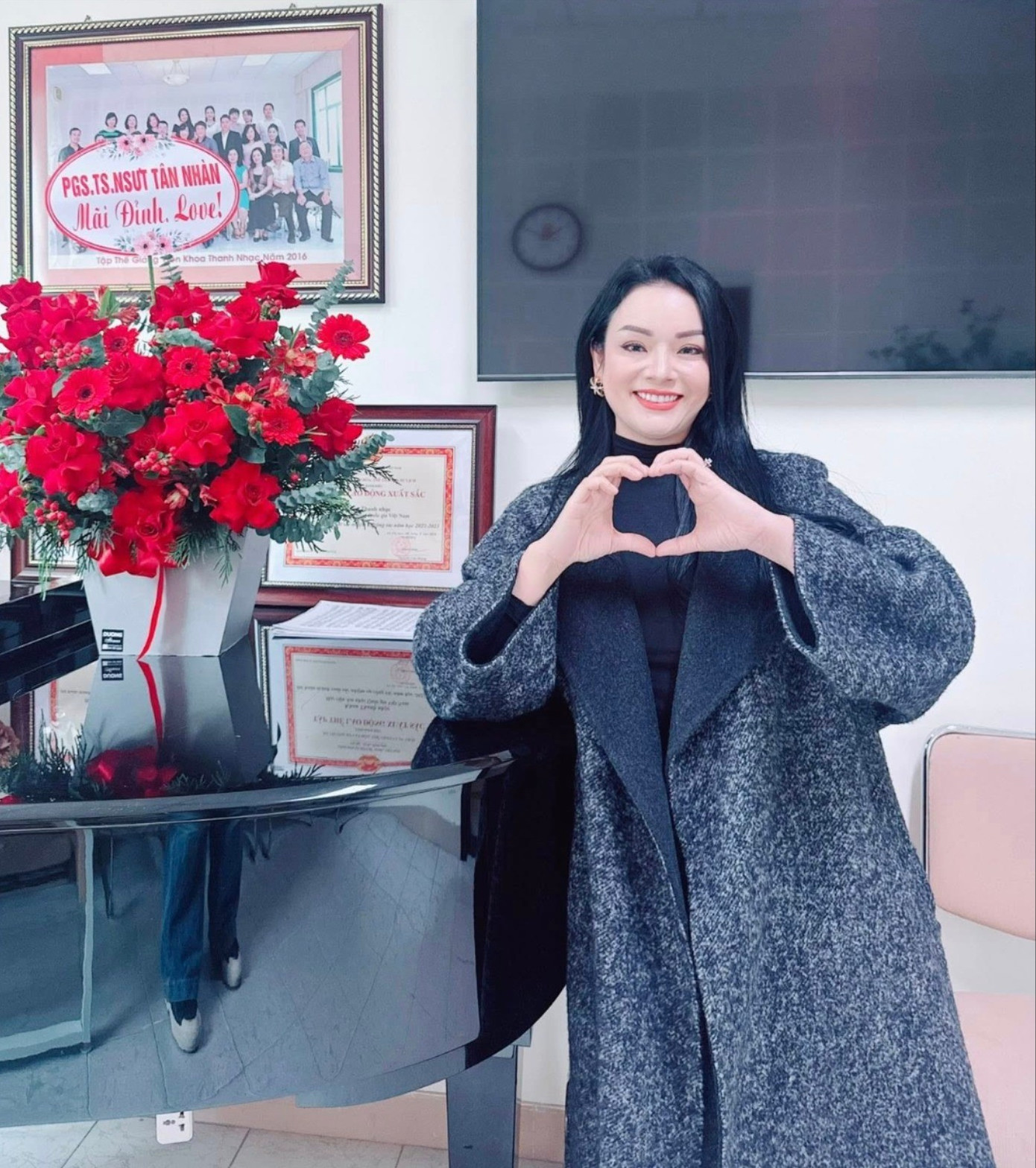 Tân Nhàn nhận quyết định phong hàm Phó Giáo sư