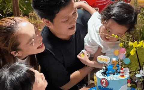 Gia đình hạnh phúc của cặp đôi nhận được sự quan tâm đông đảo khán giả