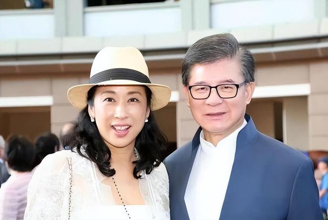 Tỷ phú La Khang Thụy si mê Chu Linh Linh từ thời trẻ, sẵn sàng chờ đợi bà suốt 30 năm