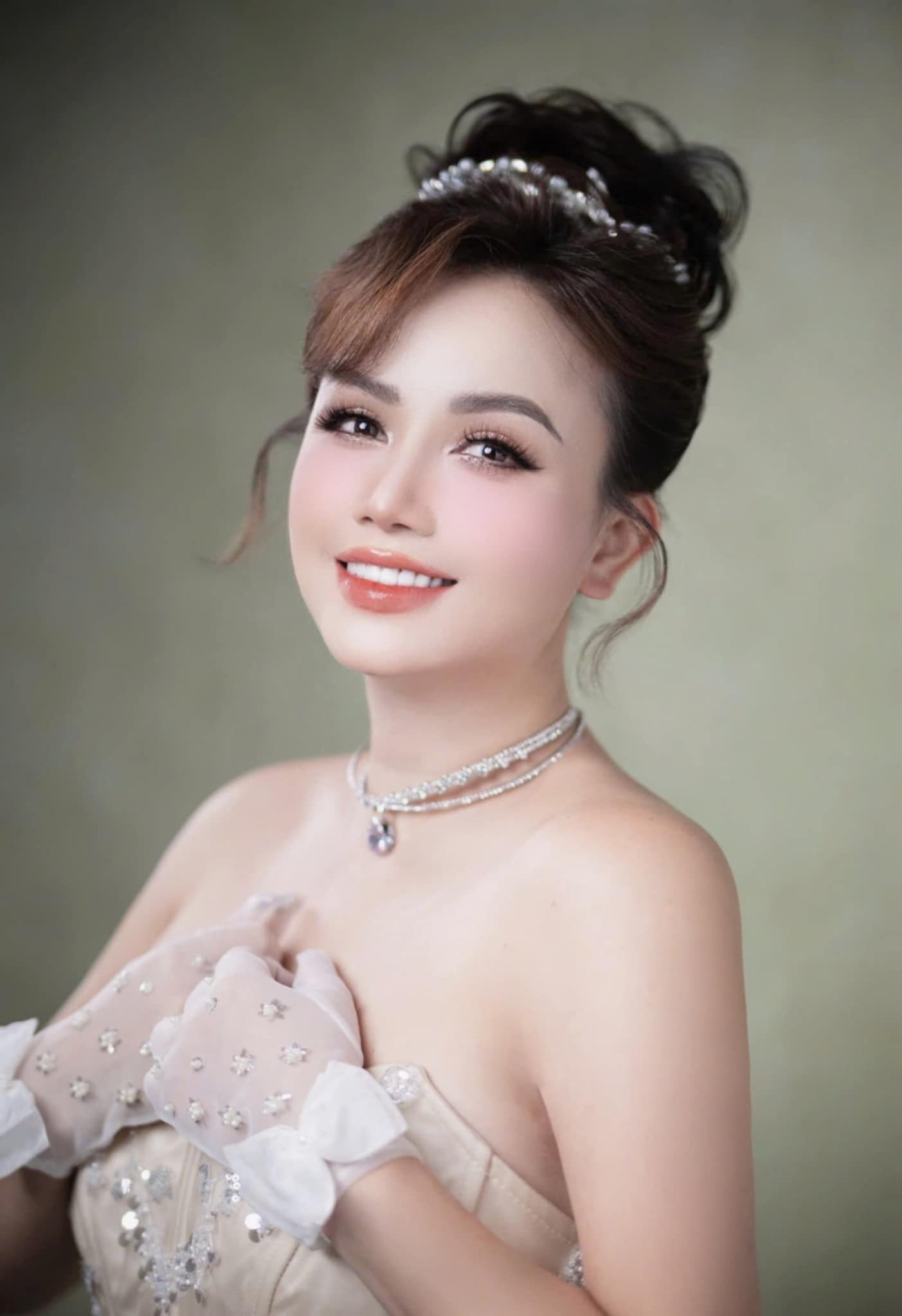 Nữ diễn viên 7x gây bất ngờ khi thông báo kết hôn lần thứ 5