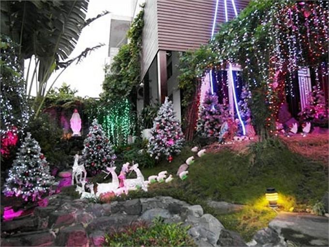 Trang trí Noel sang trọng trong biệt thự