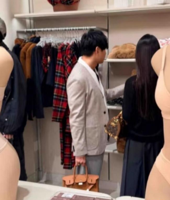 Cặp đôi đi du lịch cùng nhau