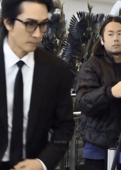 Song Seung Hun mặt đượm buồn tại lễ viếng