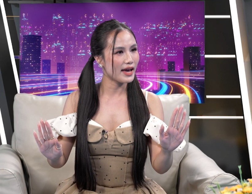 Nữ ca sĩ Phan Như Thùy tham gia chương trình