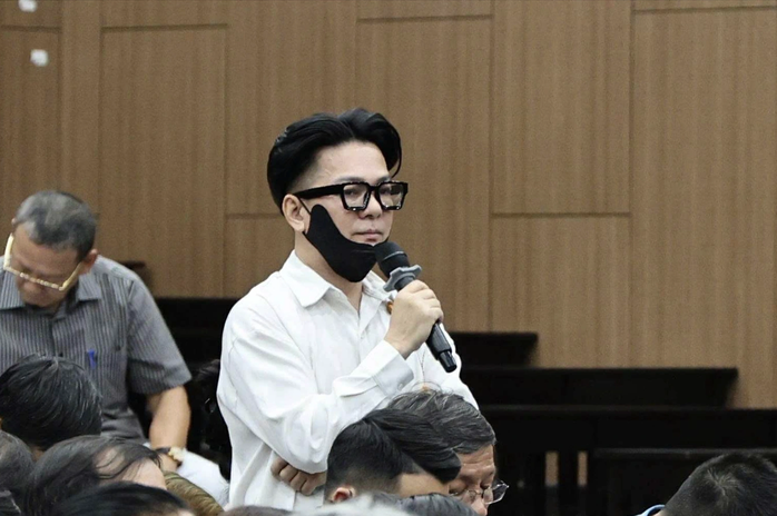 Ca sĩ Vũ Hà tại phiên toà