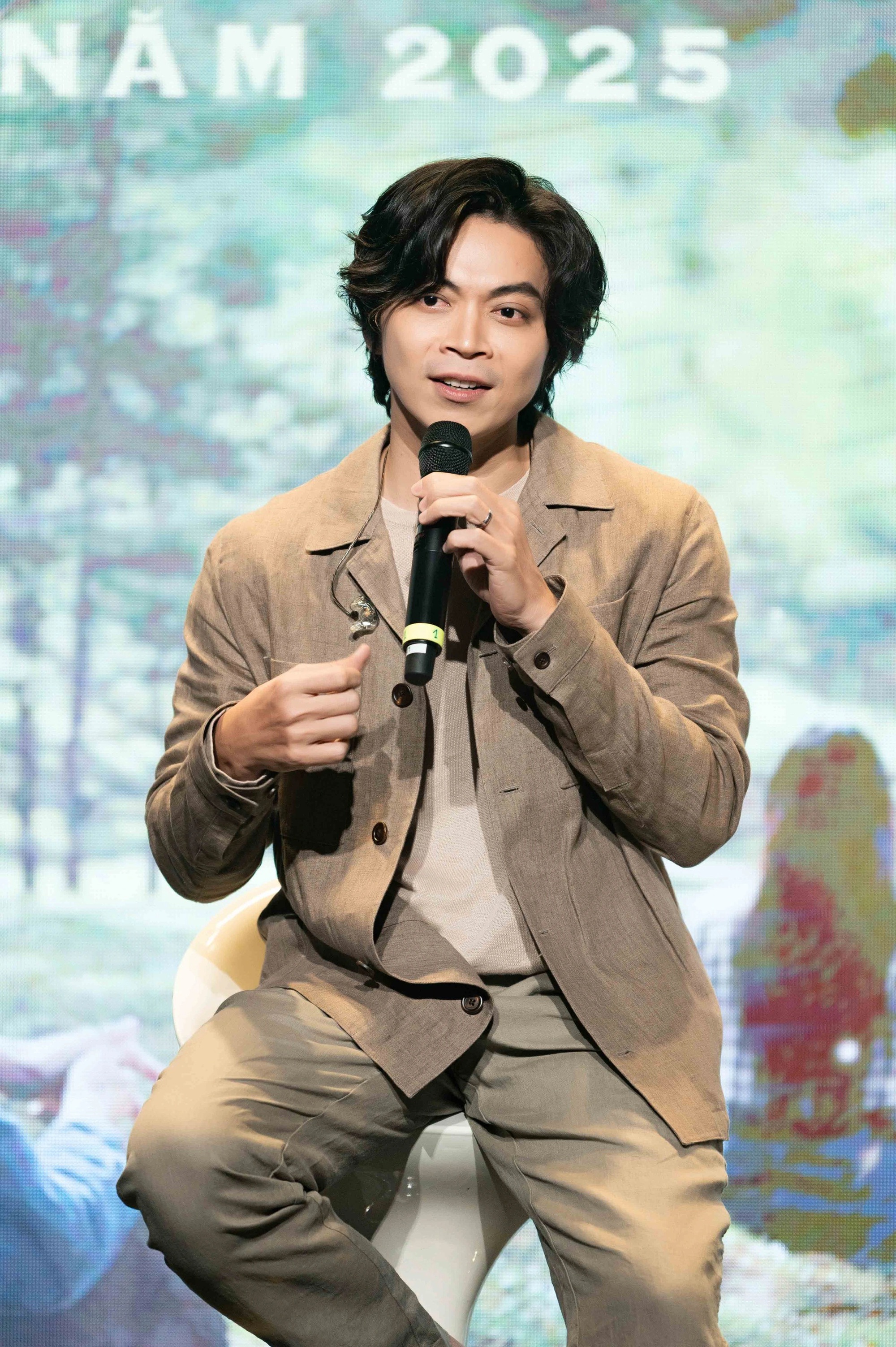 Chân dung nam ca sĩ dám bán vé đắt ngang Mỹ Tâm, Hà Anh Tuấn- Ảnh 1. Lân Nhã