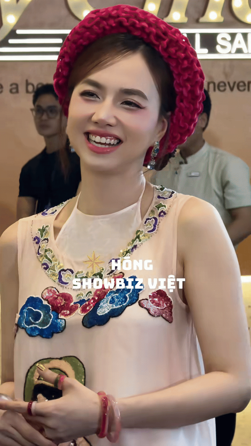 Nhan sắc rạng rỡ, ngọt ngào của nữ diễn viên.