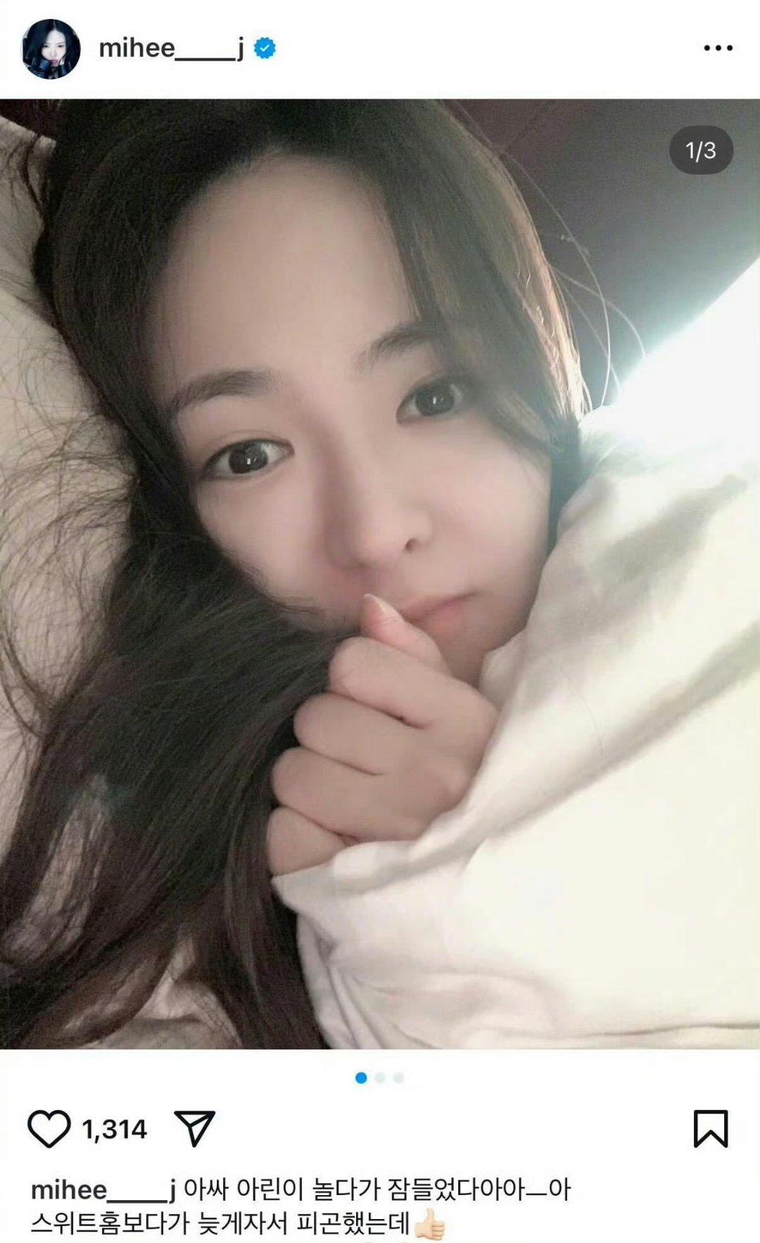 Bà xã Chen chia sẻ hình ảnh con gái và bụng bầu