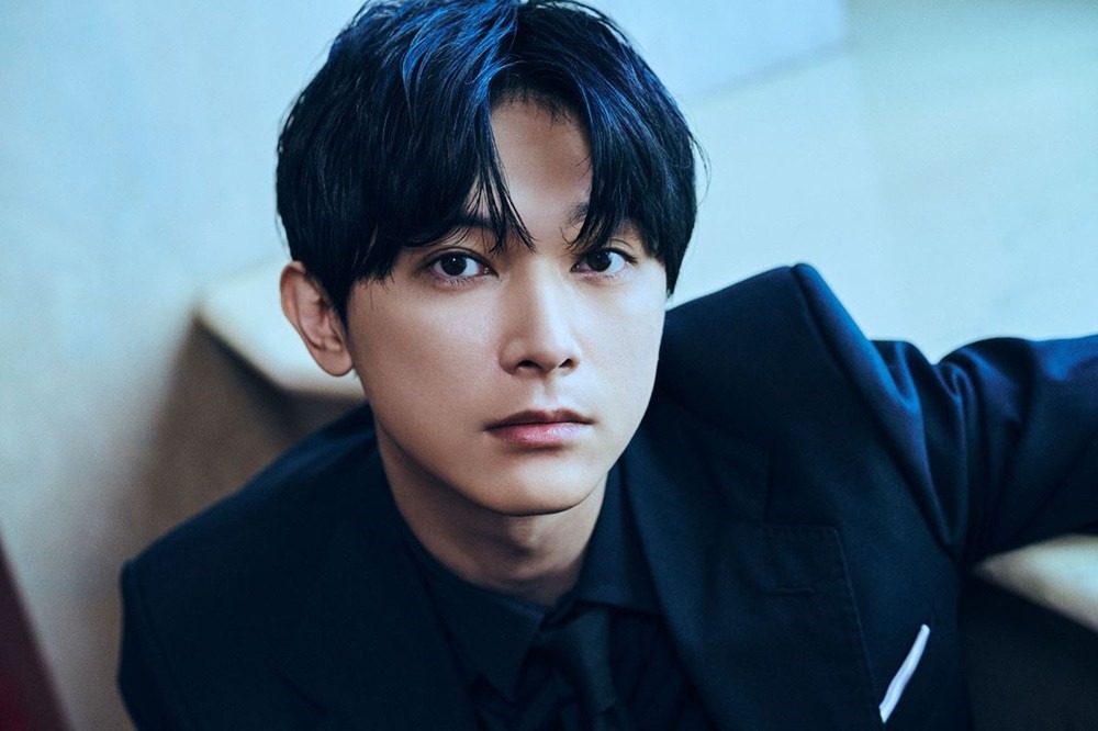 Diễn viên Ryo Yoshizawa trên trường quay phim Quốc Bảo