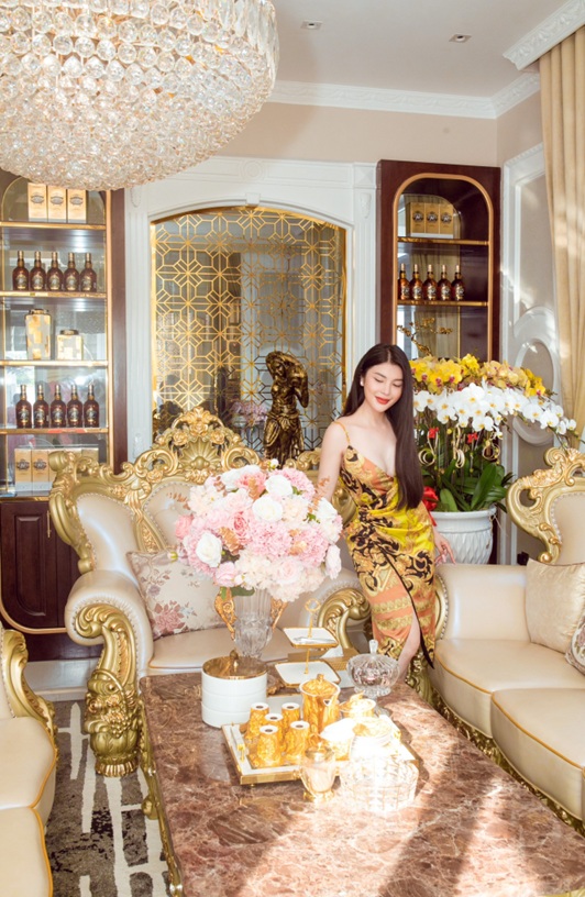 Phòng khách phong cách hoàng gia