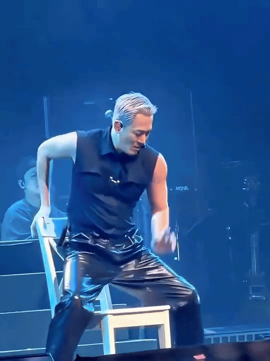 Màn trình diễn vũ đạo nhạy cảm của Lâm Phong