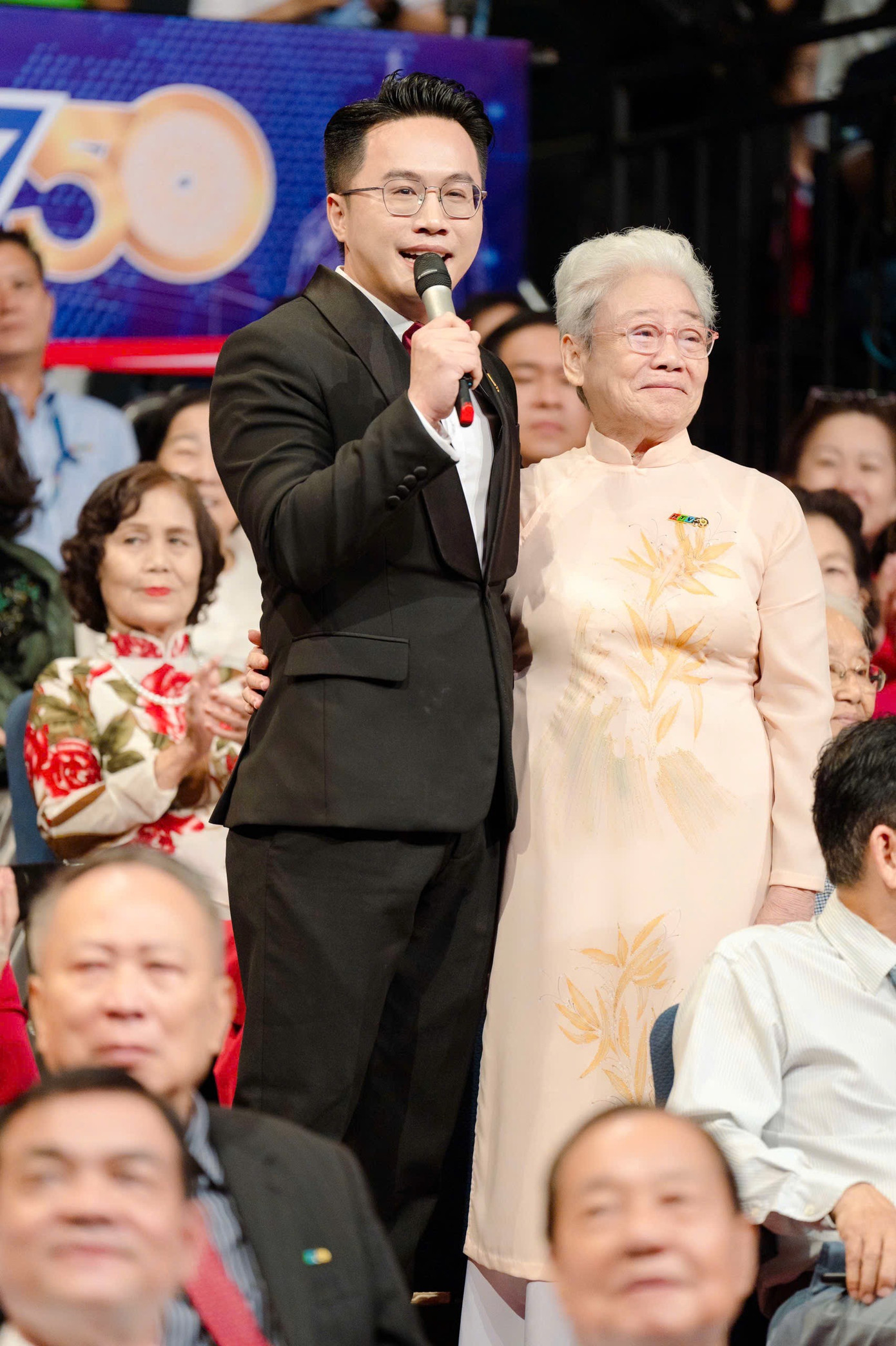 MC Tấn Tài và phát thanh viên Mỹ Hạnh.