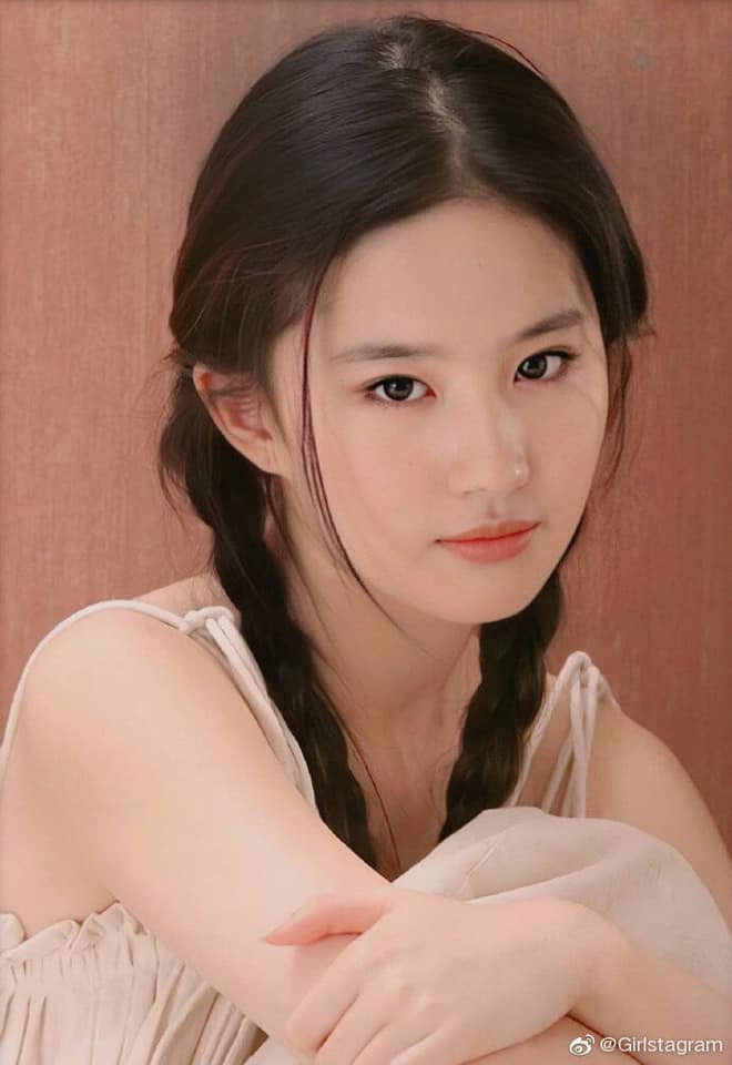 Khoảnh khắc khó tin của Lưu Diệc Phi năm 30 tuổi- Ảnh 9. Visual nữ thần của Lưu Diệc Phi khi mới 18 tuổi