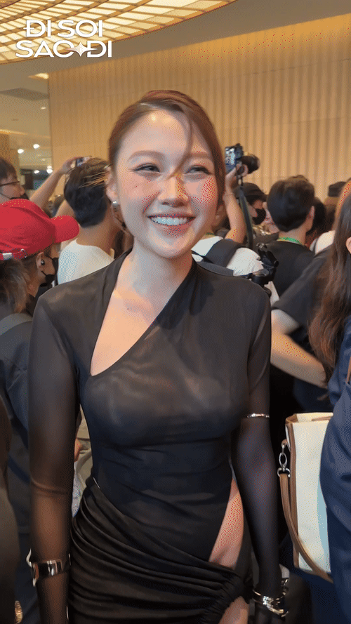 Em gái Trấn Thành vướng chỉ trích- Ảnh 1. Ý kiến trái chiều về chiếc váy khoét sâu của em gái Trấn Thành