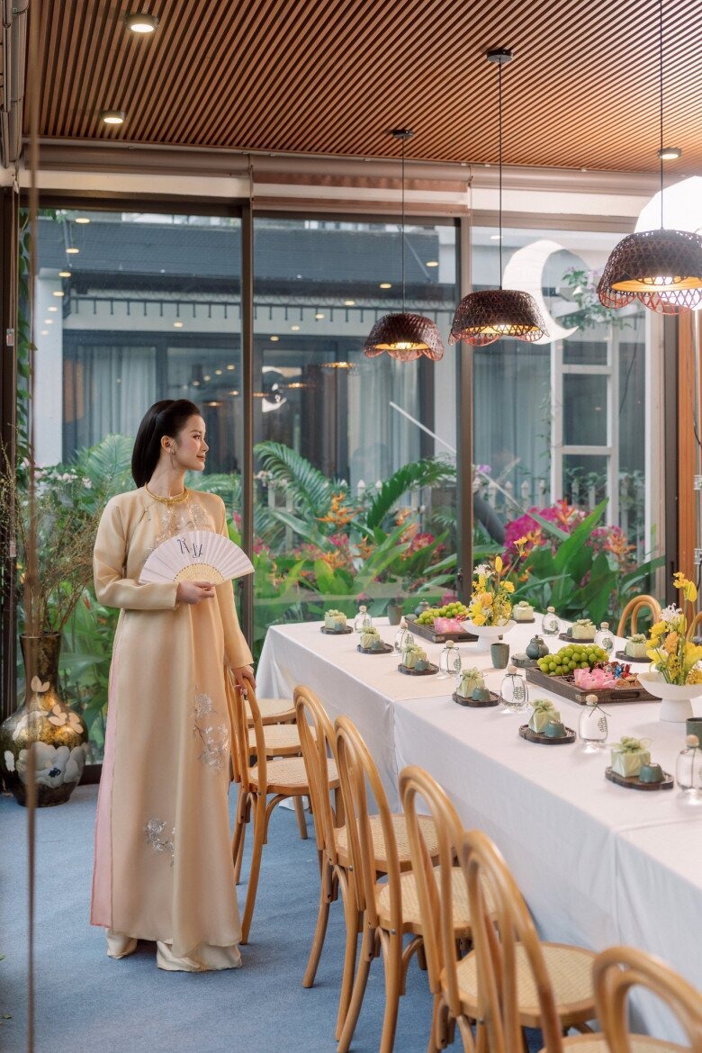 Hệ cửa kính lớn đón ánh sáng tự nhiên Cửa kính lớn giúp không gian sáng sủa hơn