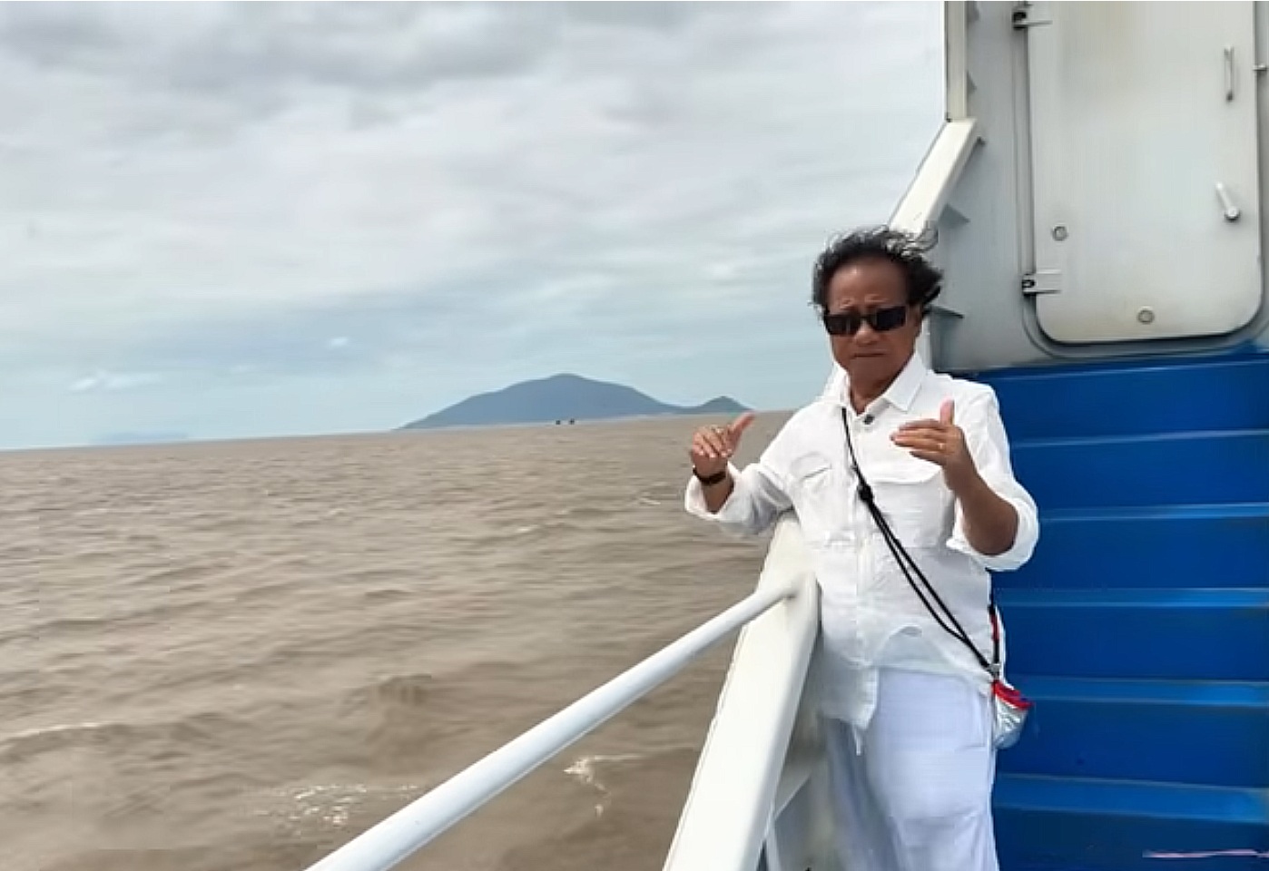 Chế Linh U90 nói một mong muốn khi trở về quê hương- Ảnh 2. Chế Linh thăm làng mắm Phú Quốc