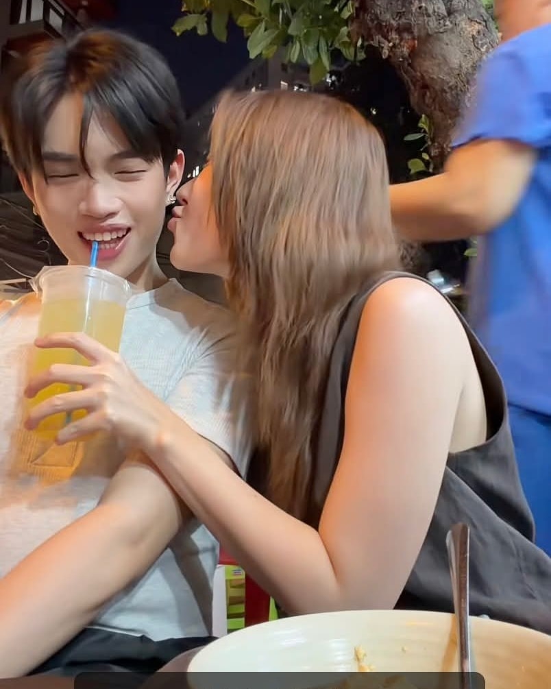 Uyển Ân và Pháp Kiều thân thiết