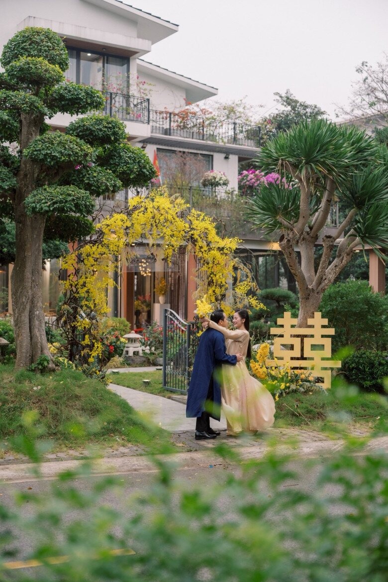 Biệt thự nhà chồng Hương Ly Không gian biệt thự sang trọng với hai cây cổ thụ lớn