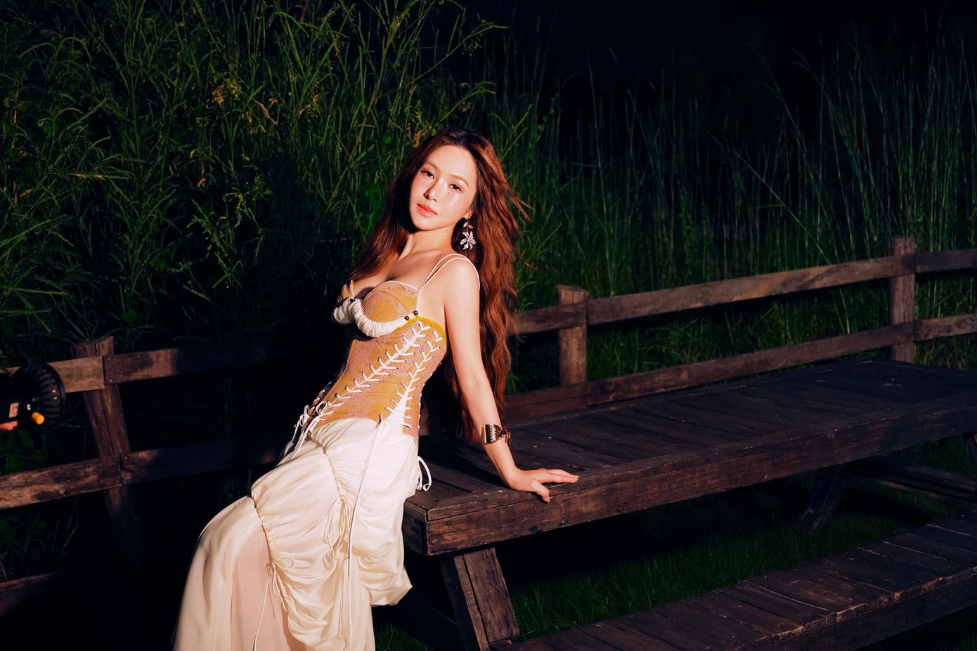 Cú tái xuất chưa bùng nổ của Hương Tràm Cú tái xuất chưa bùng nổ của Hương Tràm