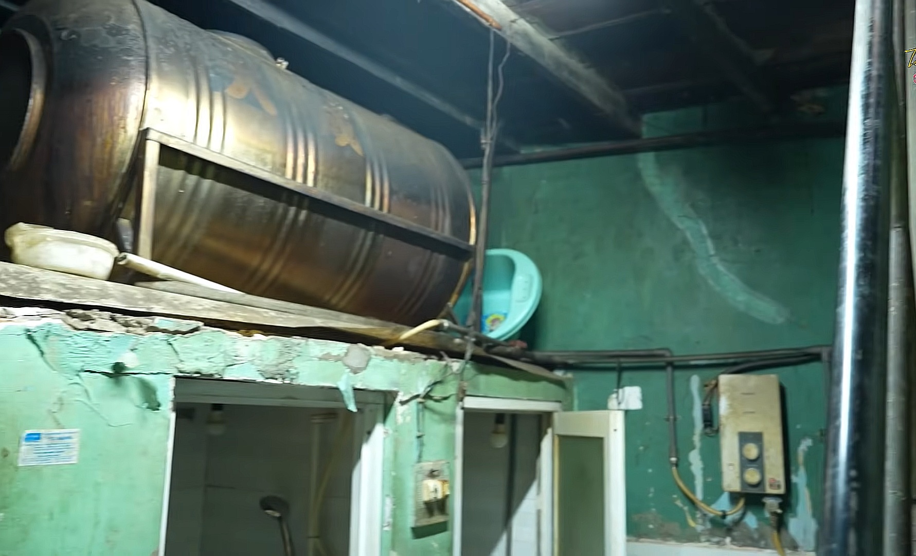 Nhà của Nhật Linh Căn nhà cũ nát của ca sĩ Nhật Linh