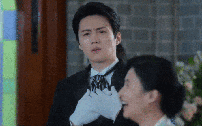 Kim Seon Ho dạo phố Hà Nội, mua cốm, mua cả... Iphone!- Ảnh 6. Khoảnh khắc nổi bật của Kim Seon Ho