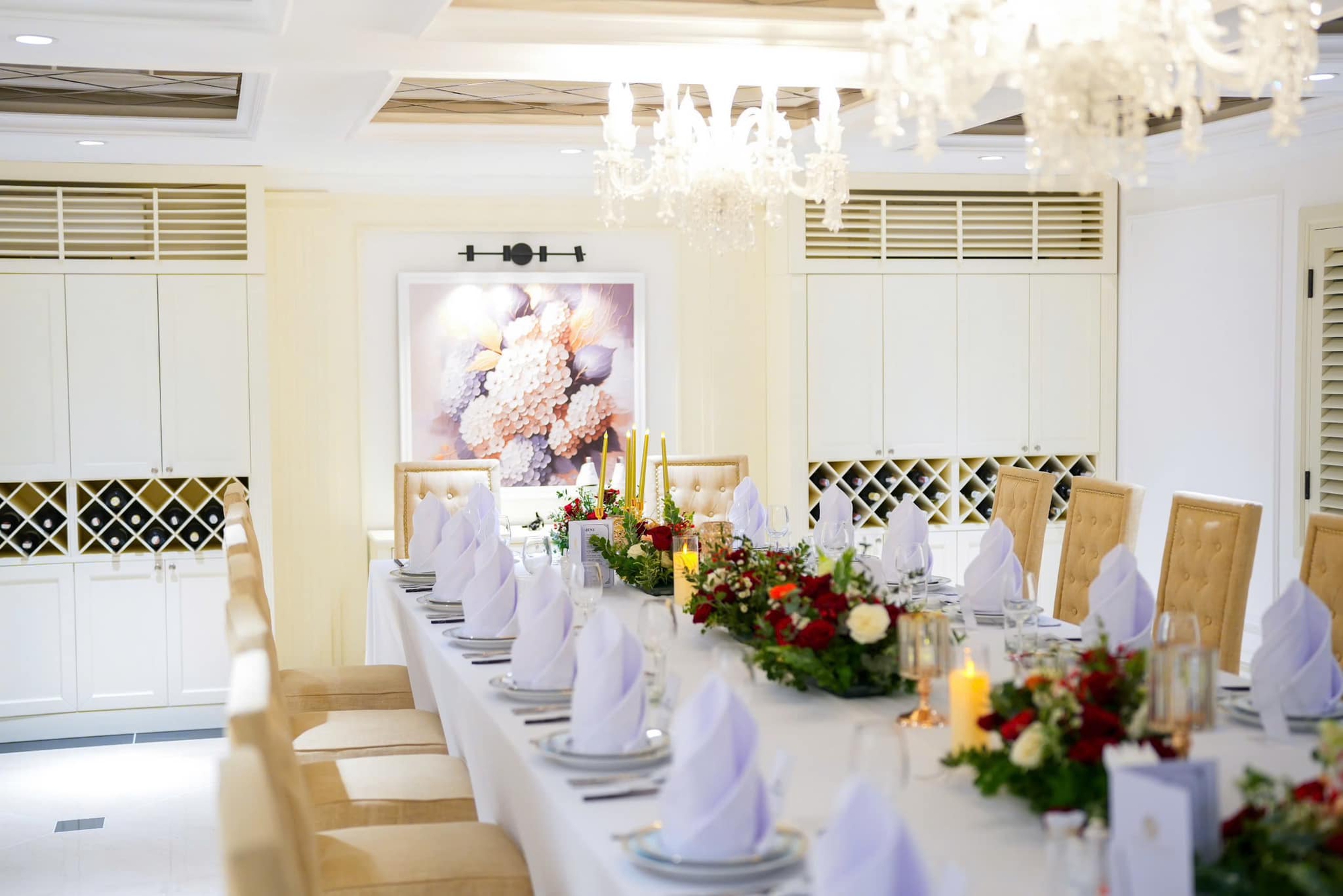 Gara siêu xe tại biệt thự Gara tầng hầm trưng bày siêu xe