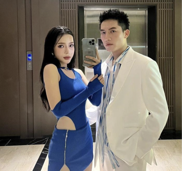 Tương tác thân mật của LyLy và Anh Tú trên sân khấu Hình ảnh thân thiết của cặp đôi ca sĩ trên sân khấu