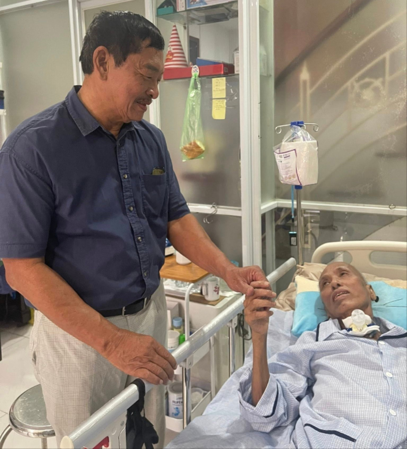 Nhạc sĩ Phạm Đăng Khương sau cơn nguy kịch Nhạc sĩ Phạm Đăng Khương sau cơn nguy kịch