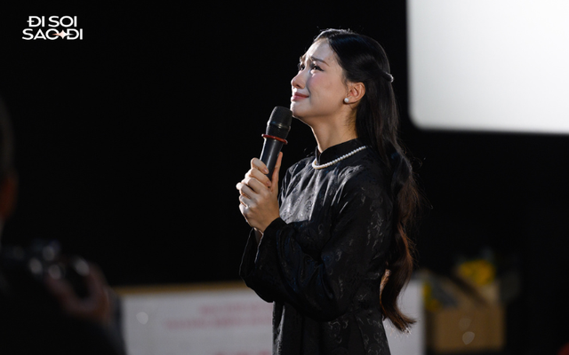 Hòa Minzy xúc động tại họp báo Hòa Minzy bật khóc tại họp báo ở Hà Nội