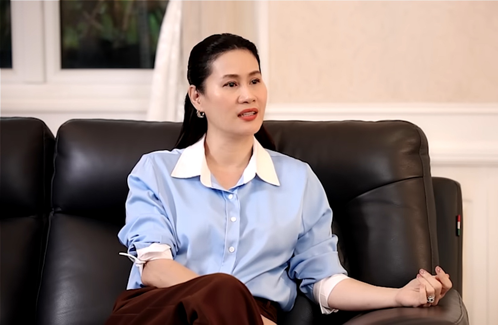 Nam nghệ sĩ nói về cảnh tắm cho Thân Thúy Hà Thân Thúy Hà trên phim trường